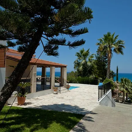 Amalia Villa Polis